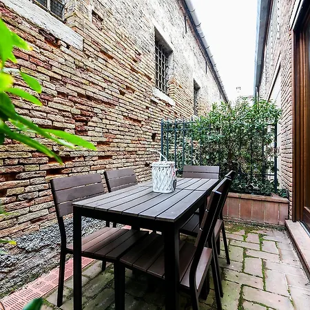 Bluesky - Cannaregio Court Of By Wonderful Italy *